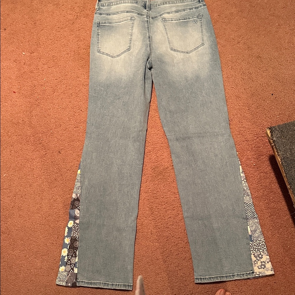 Women's Blue Jeans with Floral Accents DG2 16 - Picture 2 of 4